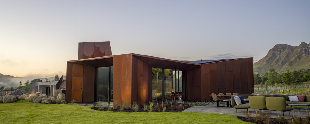 Black Barn Retreats - Te Mānia