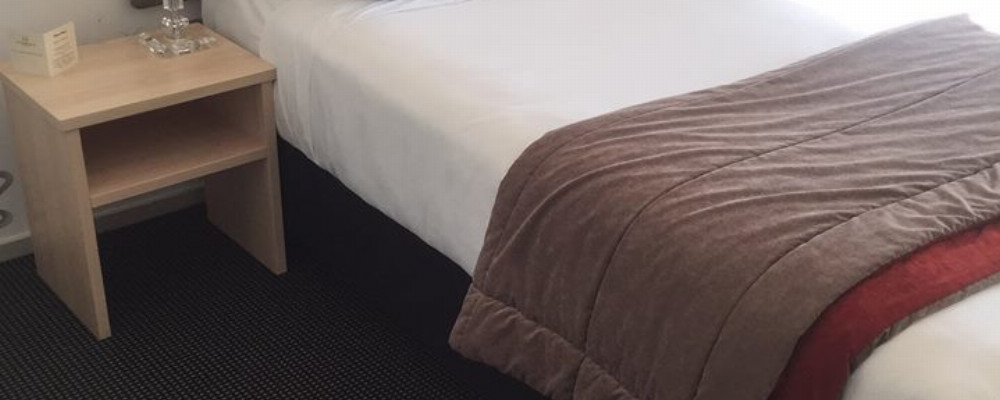 Crown Hotel - room