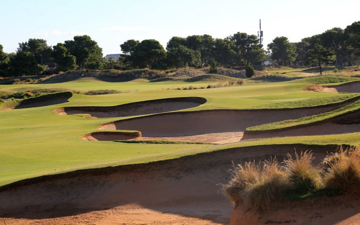 Glenelg Golf Club by Gary Lisbon