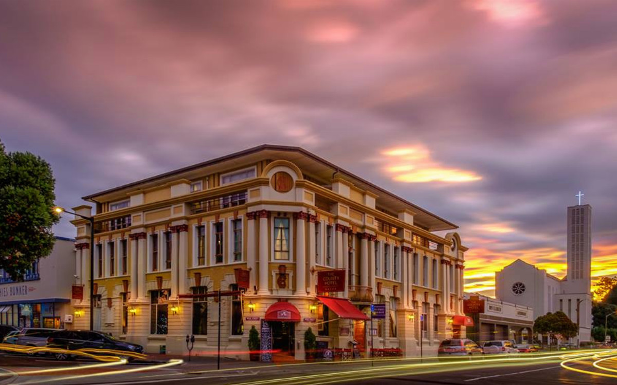 County Hotel - exterior 